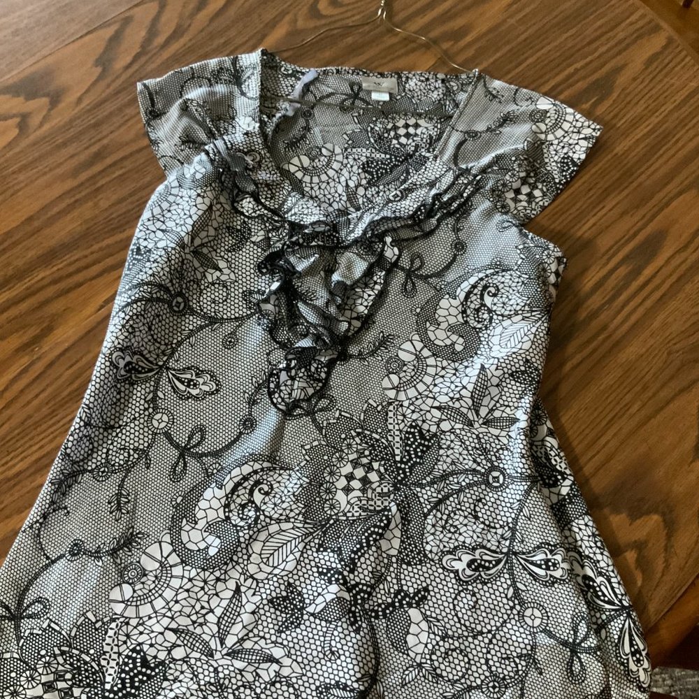 Worthington | Medium | Black & White Blouse